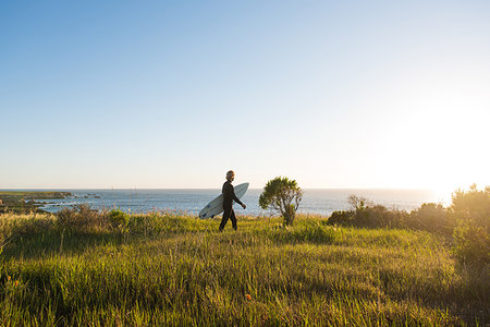 simsearch:614-08383698,k - Young male surfer walking with surfboard at sunrise Stockbilder - Premium RF Lizenzfrei, Bildnummer: 614-09211836