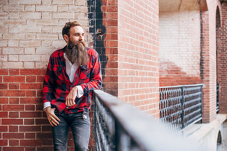 simsearch:649-08125288,k - Man with beard leaning on balcony looking away Stock Photo - Premium Royalty-Free, Code: 614-09211859