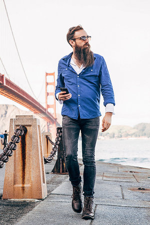 simsearch:649-09212515,k - Man with beard checking smartphone at Golden Gate Bridge, San Francisco, California, USA Stock Photo - Premium Royalty-Free, Code: 614-09211860