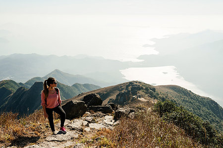 simsearch:614-08874225,k - Young woman hiker on Lantau Peak looking away, Lantau Island, Hong Kong, China Foto de stock - Sin royalties Premium, Código: 614-09211977