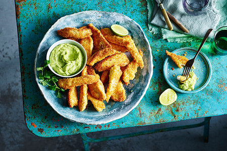 simsearch:649-06830101,k - Coconut Crusted Chicken Strips, Avocado Dip Stock Photo - Premium Royalty-Free, Code: 614-09212031