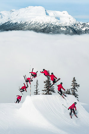 Multiple image of man freestyle skiing, Whistler terrain park, Garibaldi Provincial Park in background, British Columbia, Canada Foto de stock - Sin royalties Premium, Código: 614-09212131