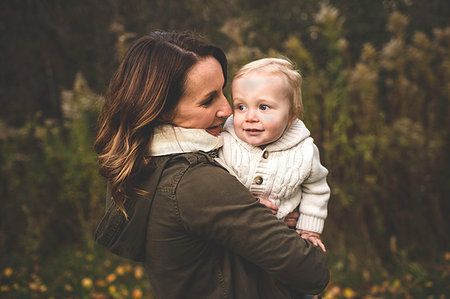 Waist up side view of mother holding baby boy in autumn Stock Photo - Premium Royalty-Free, Code: 614-09212157
