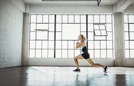 simsearch:614-08879114,k - Side view of young woman in gym doing lunge Stock Photo - Premium Royalty-Free, Code: 614-09212264