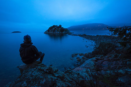 simsearch:614-08880777,k - Silhouette of man by Pacific Ocean, Whytecliff Park, West Vancouver, British Columbia, Canada Stock Photo - Premium Royalty-Free, Code: 614-09212462