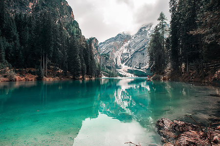 simsearch:614-09213877,k - Landscape with turquoise lake and snow capped mountains, Dolomites, Italy Fotografie stock - Premium Royalty-Free, Codice: 614-09213882
