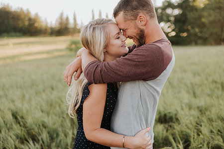 simsearch:614-09213916,k - Romantic man and girlfriend hugging in field of long grass Stock Photo - Premium Royalty-Free, Code: 614-09213906