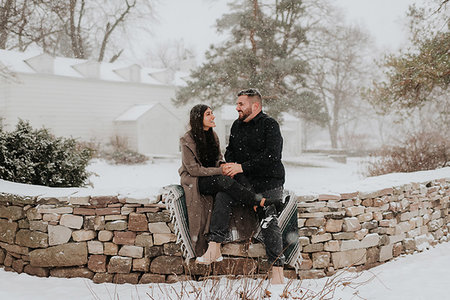 rock face town - Couple sitting on blanket on stone wall, Georgetown, Canada Stock Photo - Premium Royalty-Free, Code: 614-09232011