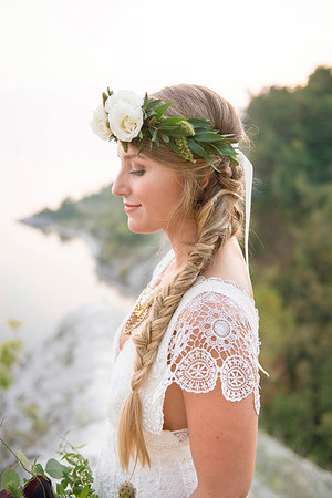 Bride on clifftop by coast, Scarborough Bluffs, Toronto, Canada Stock Photo - Premium Royalty-Free, Code: 614-09232224