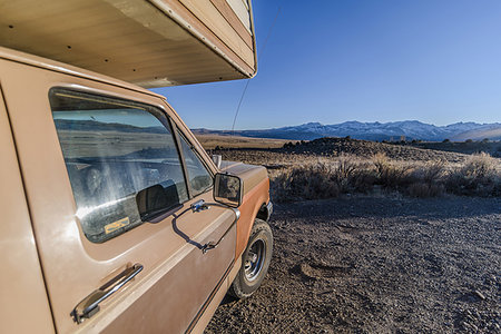 Campervan parked in desert, Sierra Nevada, Bishop, California, USA Stock Photo - Premium Royalty-Free, Code: 614-09245166