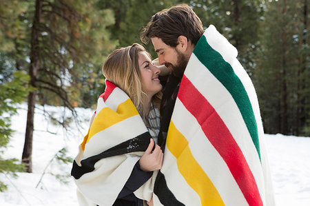 simsearch:649-09213699,k - Young woman and boyfriend wrapped in blanket together in winter forest, Twain Harte, California, USA Stockbilder - Premium RF Lizenzfrei, Bildnummer: 614-09245412