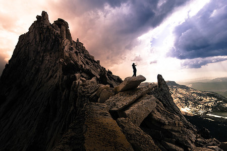 simsearch:614-08876561,k - Climber resting on peak, Tuolumne Meadows, Yosemite National Park, California, United States Foto de stock - Sin royalties Premium, Código: 614-09245457