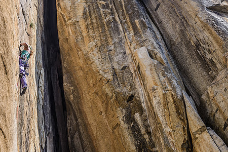 ecoturismo - Climber rock climbing, Cookie Cliff, Yosemite National Park, California, United States Foto de stock - Sin royalties Premium, Código: 614-09245464