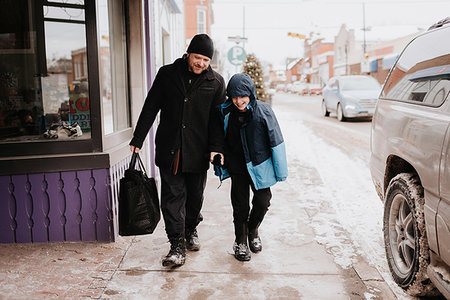 photos two boys walking in the snow - Father and son walking past shop in winter Stock Photo - Premium Royalty-Free, Code: 614-09249586