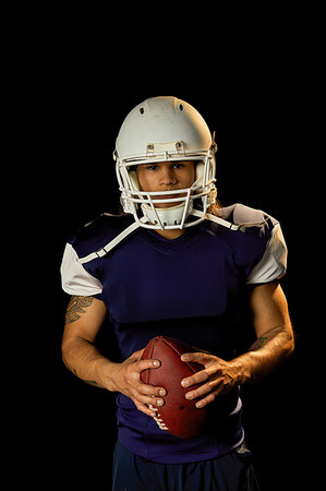 simsearch:614-00893424,k - Portrait of football player, black background Stock Photo - Premium Royalty-Free, Code: 614-09249757