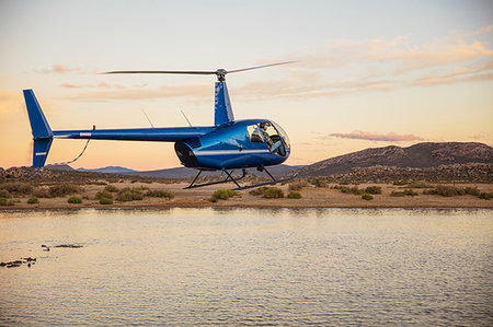 simsearch:614-02763468,k - Helicopter flying above watering hole, Cape Town, Western Cape, South Africa Stockbilder - Premium RF Lizenzfrei, Bildnummer: 614-09258586