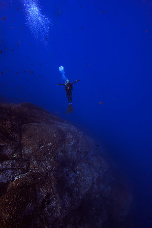 Man free diving, Revillagigedo Islands, Socorro, Baja California, Mexico Stock Photo - Premium Royalty-Free, Code: 614-09258943