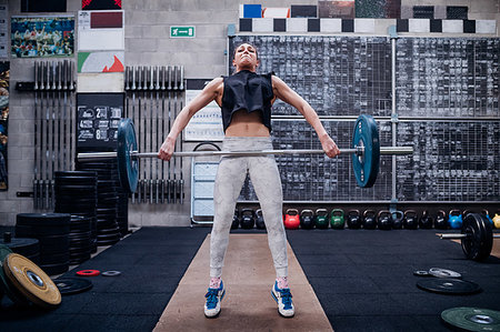 simsearch:614-09259023,k - Young woman lifting barbell in gym Foto de stock - Sin royalties Premium, Código: 614-09258999