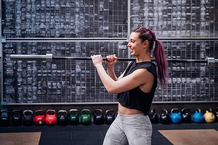 simsearch:614-09259023,k - Young woman lifting weight bar in gym Foto de stock - Sin royalties Premium, Código: 614-09259027