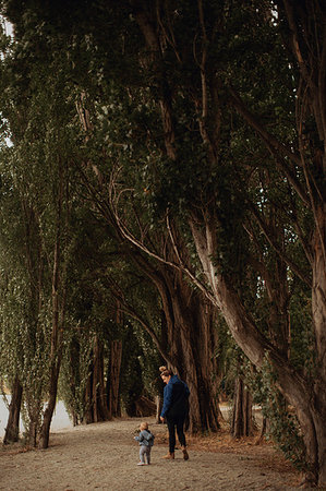 simsearch:614-09259187,k - Mother and baby walking on beach, Wanaka, Taranaki, New Zealand Stock Photo - Premium Royalty-Free, Code: 614-09259188