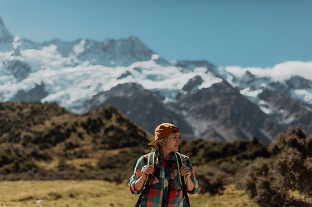 Hiker exploring wilderness, Wanaka, Taranaki, New Zealand Foto de stock - Sin royalties Premium, Código: 614-09259209