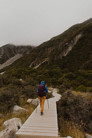 Hiker exploring trail, Wanaka, Taranaki, New Zealand Photographie de stock - Premium Libres de Droits, Code: 614-09259223