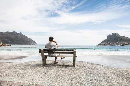 simsearch:6122-07694575,k - Mature man taking photograph from beach bench, Cape Town, Western Cape, South Africa Stock Photo - Premium Royalty-Free, Code: 614-09253625