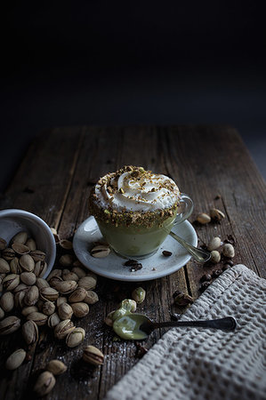 simsearch:614-02612546,k - Cup of pudding with cream topped with pistachio bits Stock Photo - Premium Royalty-Free, Code: 614-09253888