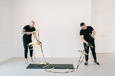 simsearch:614-09276238,k - Fitness instructors preparing agility ladder in studio Fotografie stock - Premium Royalty-Free, Codice: 614-09276251