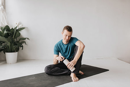 simsearch:649-07063009,k - Man taking break in yoga studio Stock Photo - Premium Royalty-Free, Code: 614-09276310