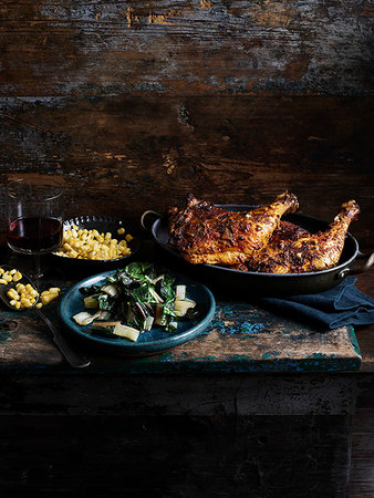 simsearch:614-09276344,k - Rustic still life with chipotle chicken, corn and rainbow chard on wooden table Foto de stock - Royalty Free Premium, Número: 614-09276322