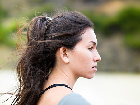 simsearch:614-08867592,k - Young female surfer gazing from beach, head and shoulder side view, Victoria, Australia Photographie de stock - Premium Libres de Droits, Code: 614-09276736