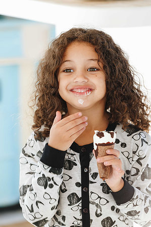 simsearch:649-07118487,k - Girl eating ice cream at home Stock Photo - Premium Royalty-Free, Code: 614-09276949