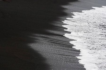 simsearch:614-09277146,k - Wave on black sandy beach, La Palma Island, Canary Islands, Spain Photographie de stock - Premium Libres de Droits, Code: 614-09277151