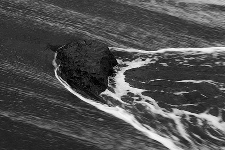 simsearch:622-06370007,k - Wave receding around rock on black sandy beach, La Palma Island, Canary Islands, Spain Foto de stock - Sin royalties Premium, Código: 614-09277165