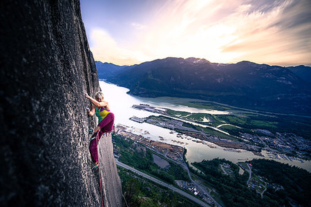 simsearch:614-05522898,k - Rock climber on rock face of Heatwave at sunrise, The Chief, Squamish, Canada Foto de stock - Royalty Free Premium, Número: 614-09277232