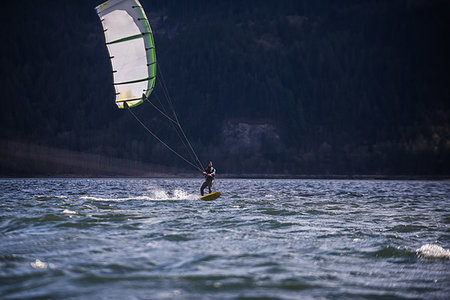 simsearch:400-06132415,k - Kite surfing, Squamish, Canada Foto de stock - Sin royalties Premium, Código: 614-09270131