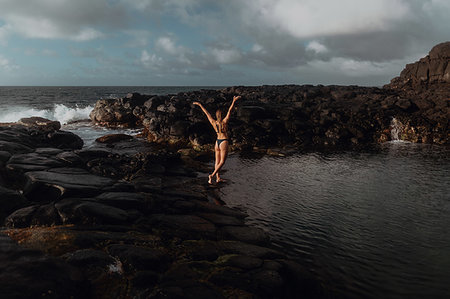 simsearch:614-08578277,k - Swimmer enjoying enclosed sea pool, Princeville, Hawaii, US Foto de stock - Sin royalties Premium, Código: 614-09270203