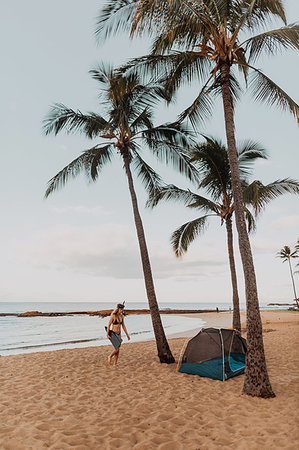 simsearch:614-05556743,k - Scuba diver by tent on sandy beach, Princeville, Hawaii, US Stock Photo - Premium Royalty-Free, Code: 614-09270217