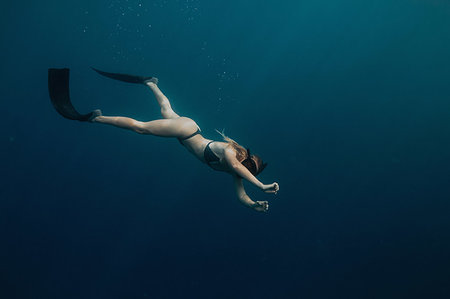 simsearch:614-08641877,k - Woman swimming underwater Stock Photo - Premium Royalty-Free, Code: 614-09270223