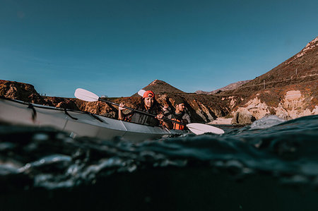 simsearch:614-08578427,k - Friends kayaking in sea, Big Sur, California, United States Stock Photo - Premium Royalty-Free, Code: 614-09270323