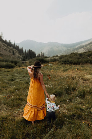 simsearch:614-09270476,k - Mother holding toddler daughter's hand in rural valley, rear view, Mineral King, California, USA Stock Photo - Premium Royalty-Free, Code: 614-09270449