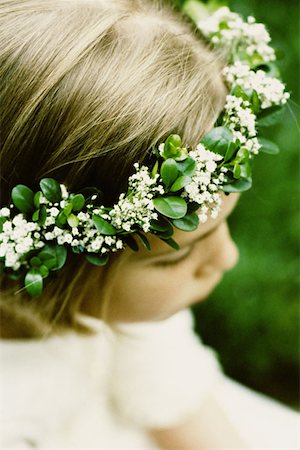 Mädchen mit Blumen coronet Stockbilder - Premium RF Lizenzfrei, Bildnummer: 614-00385753