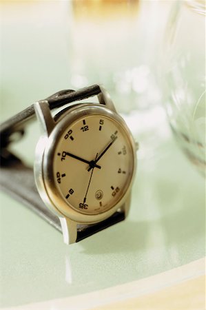 simsearch:614-01869618,k - Montre-bracelet Photographie de stock - Premium Libres de Droits, Code: 614-00387959