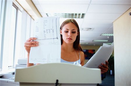 Woman about to shred paper Fotografie stock - Premium Royalty-Free, Codice: 614-00389068