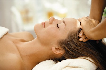 shiatsu - Woman having head massage Foto de stock - Sin royalties Premium, Código: 614-00392052