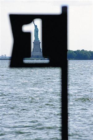 statue of liberty on the flag - Statue de la liberté Photographie de stock - Premium Libres de Droits, Code: 614-00401452