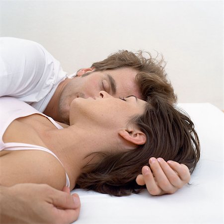 simsearch:614-06442436,k - Couple asleep in bed Foto de stock - Sin royalties Premium, Código: 614-00594447
