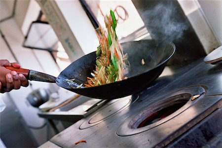 Chef stir-frying vegetables Foto de stock - Sin royalties Premium, Código: 614-00598323
