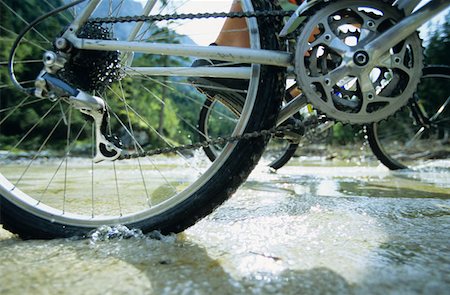 People cycling across a stream Stock Photo - Premium Royalty-Free, Code: 614-00599521